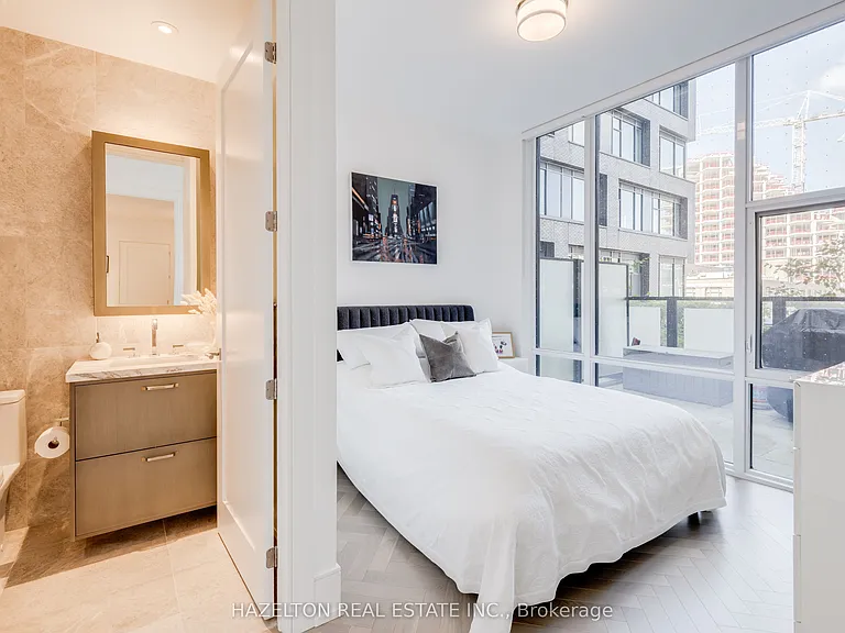 455 Wellington St W #301 — Photo 17
