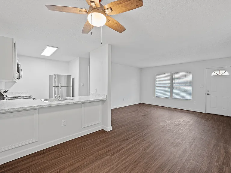 Apartments at Urbana — Photo 18