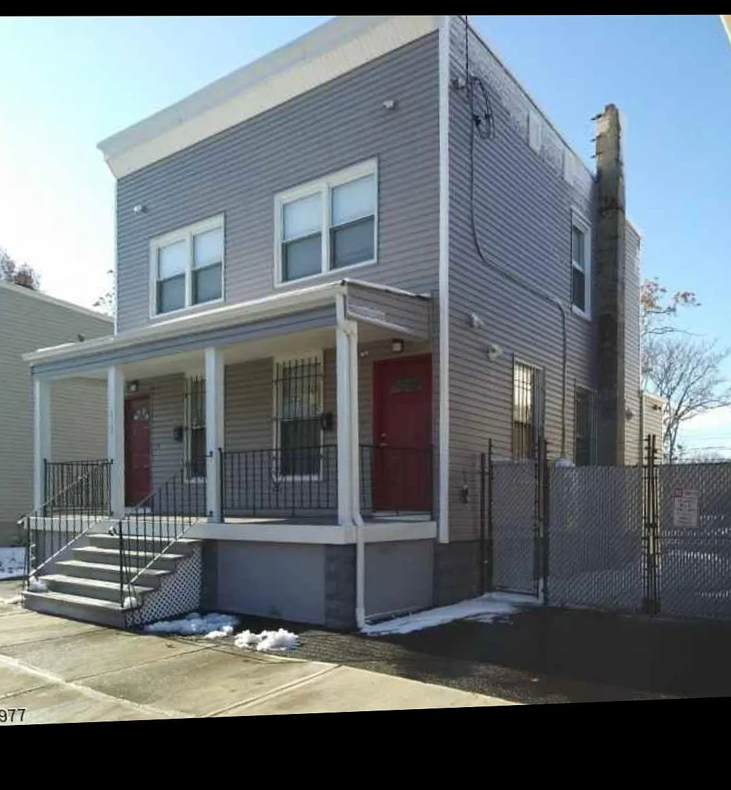 S 17th St, Newark — Photo 1