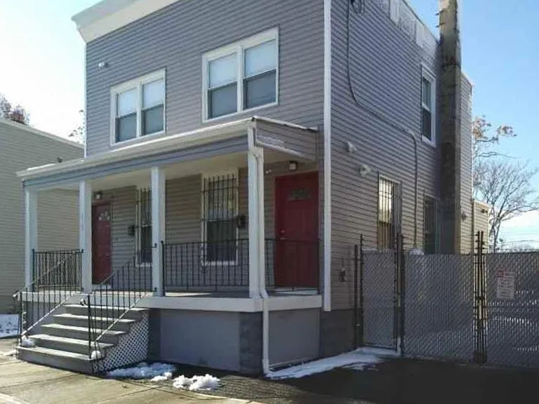S 17th St — Photo 1