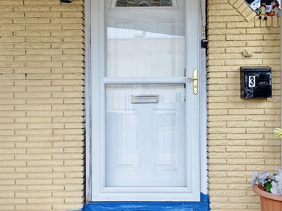 2nd image of 121 Garfield Ave #3