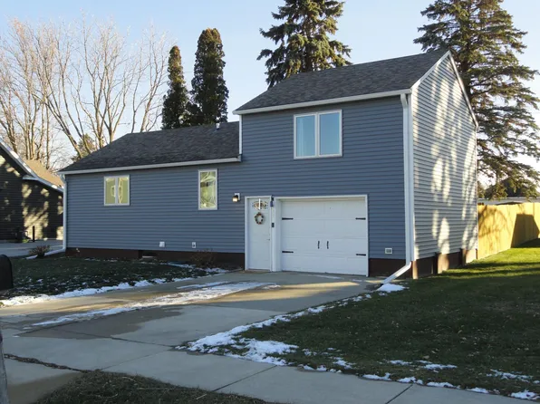 207 1st St NW, Dodge Center, MN 55927