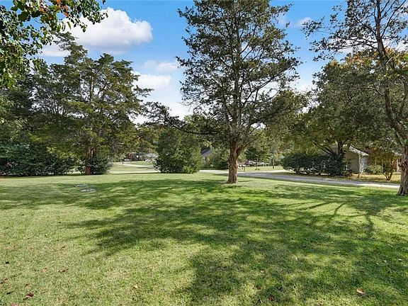 4th image of 3904 Plantation Dr
