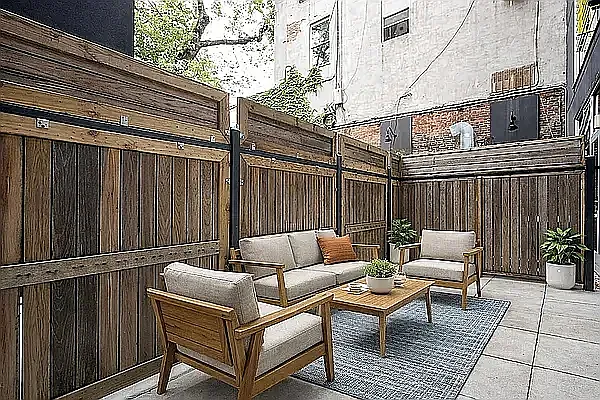 390 Lorimer Street — Photo 4