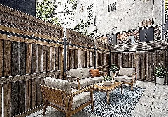 4th image of 390 Lorimer St APT 1E