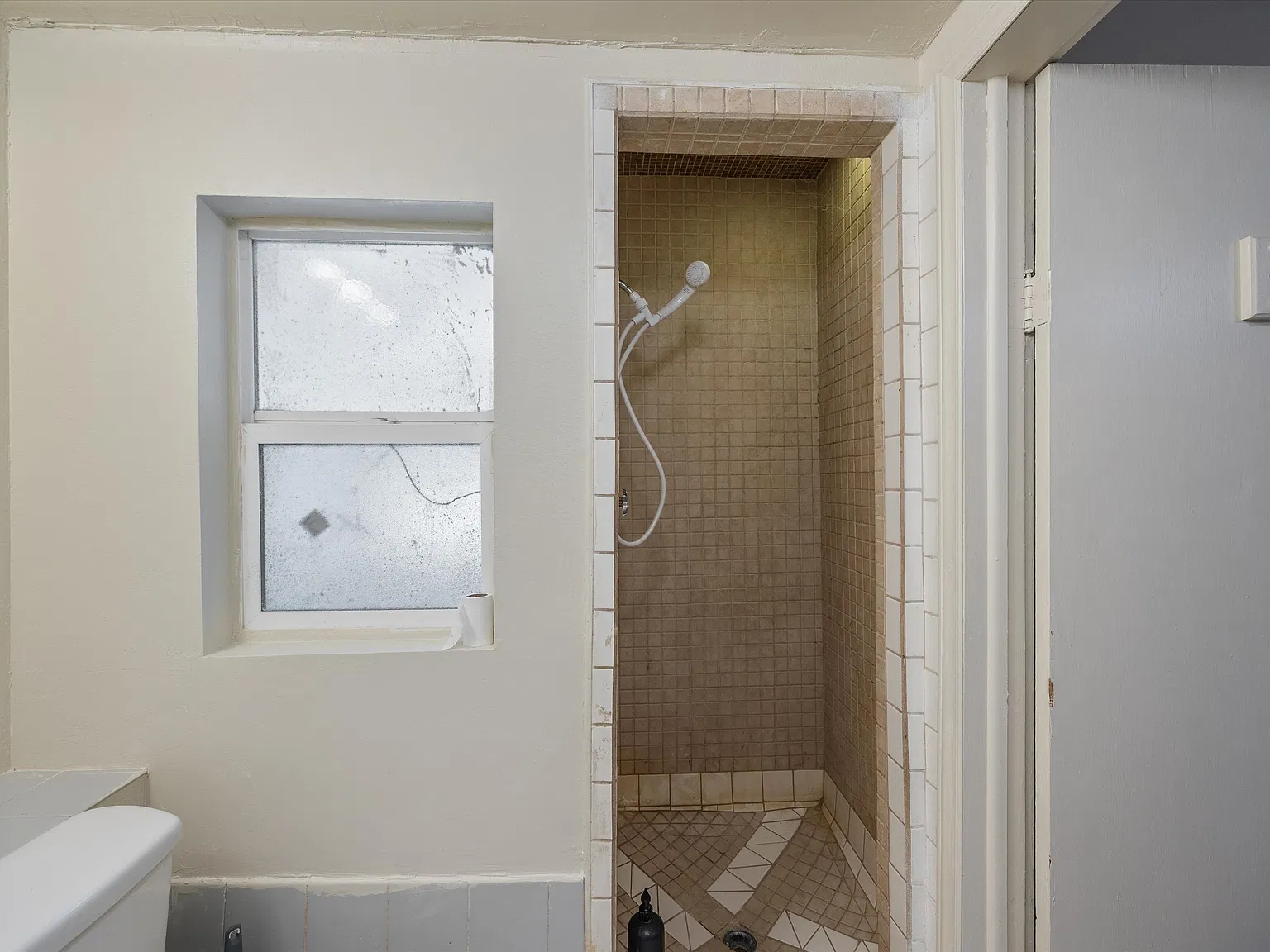 3 bed, 1065 sqft, $2,500 — Photo 3