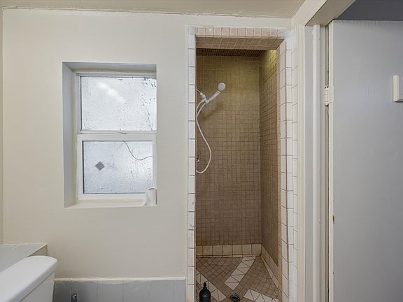 3rd image of 1705 9th Ave