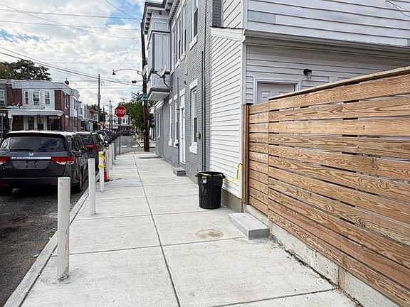 3rd image of 3523 Jasper St