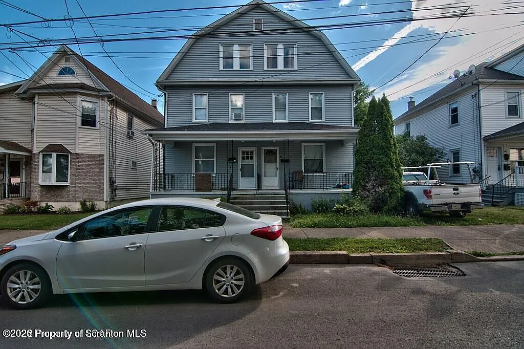 2 bed, 1.0 bath, 800 sqft, $1,200 — Photo 2