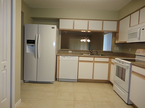 5th image of 521 Scarlet Maple Ct