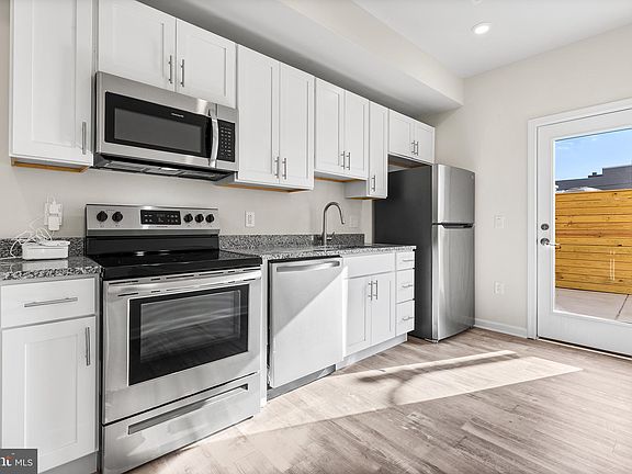 5th image of 2505 Emerald St