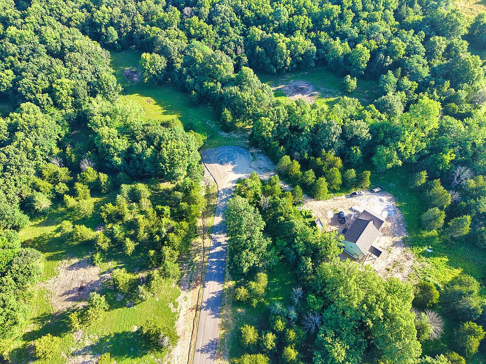 1st image of 4 Briar Wood Trl