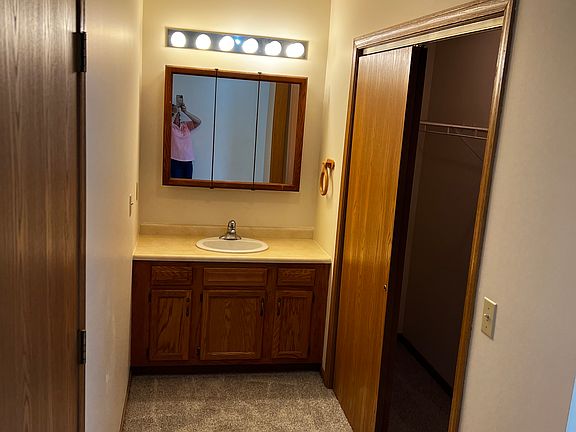 4th image of 1198 Abbott Cir