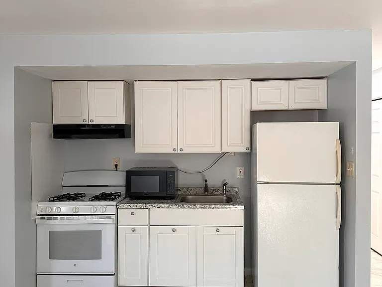 4010 Hampden St #104 — Photo 3