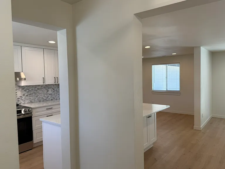 721 Iva Ln NE — Photo 4
