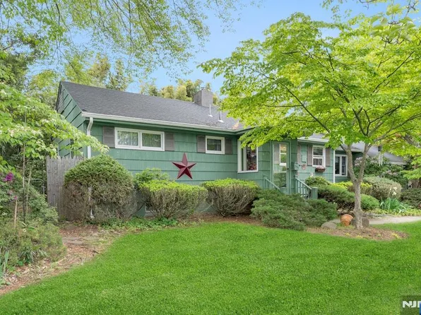 335 Bradley Ave, Northvale, NJ 07647