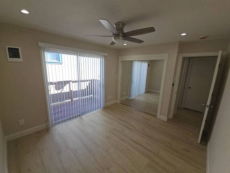 730 E 17th St #7 — Photo 24