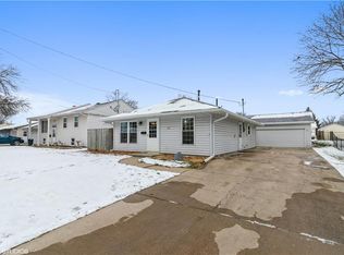 717 W Jackson St, Knoxville, IA 50138