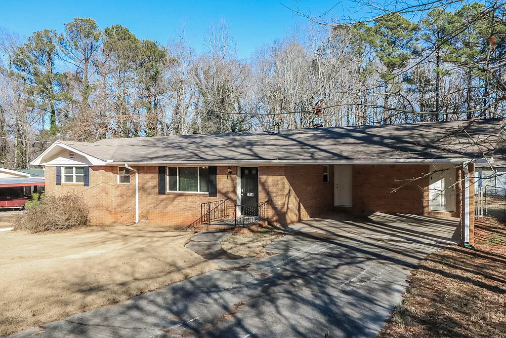 2 bed, 1.0 bath, 1240 sqft, $2,190 — Photo 3