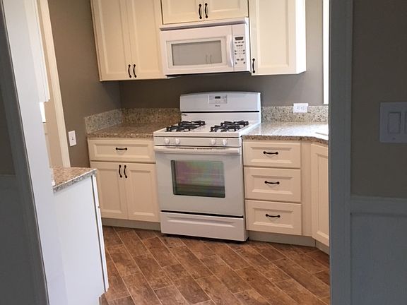 5th image of 6610 Gloria Ave