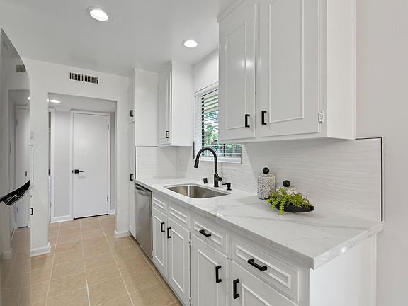 2nd image of 420 Alberto Way Unit 31