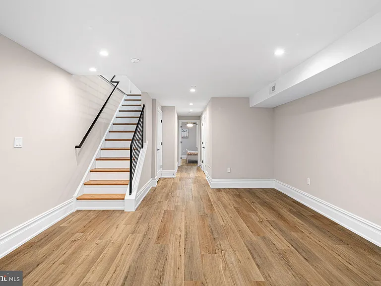 2525 Brown St — Photo 24