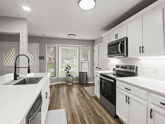 5th image of 211 SE Noeleen Ln