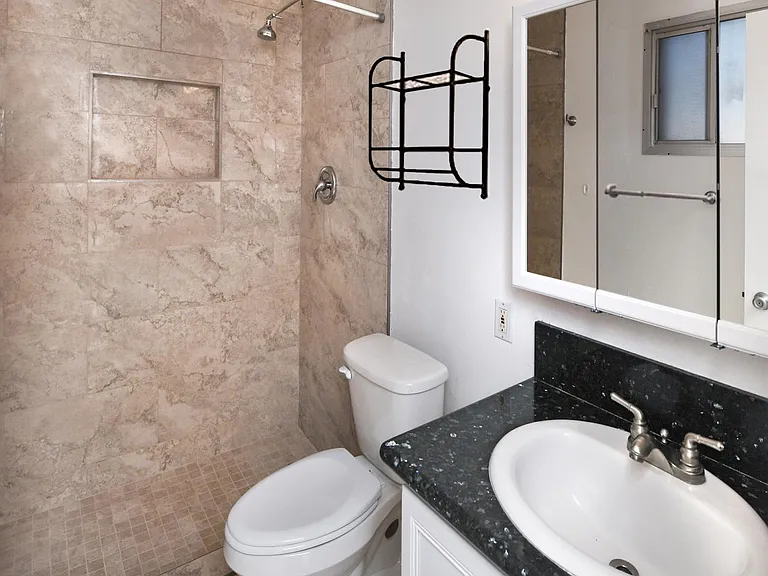 2913 S Elm St — Photo 13