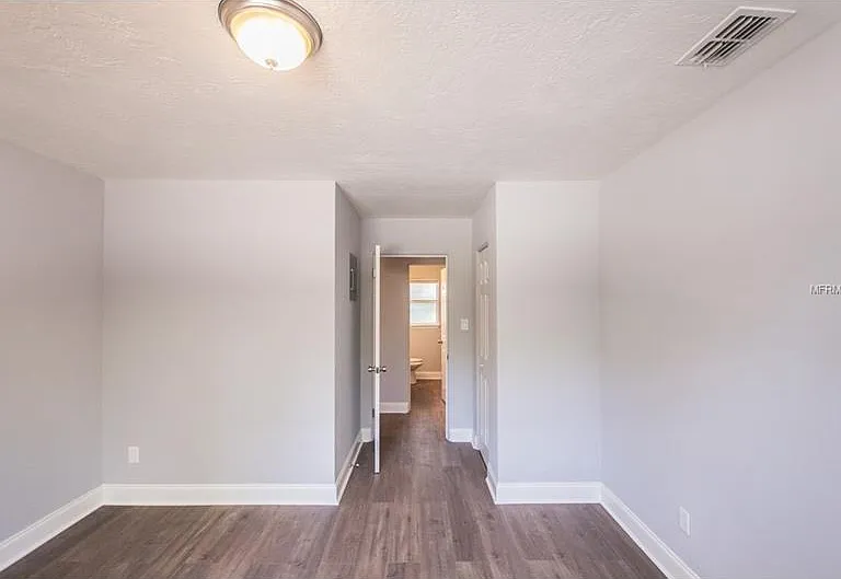 2909 Cornell Ave — Photo 9