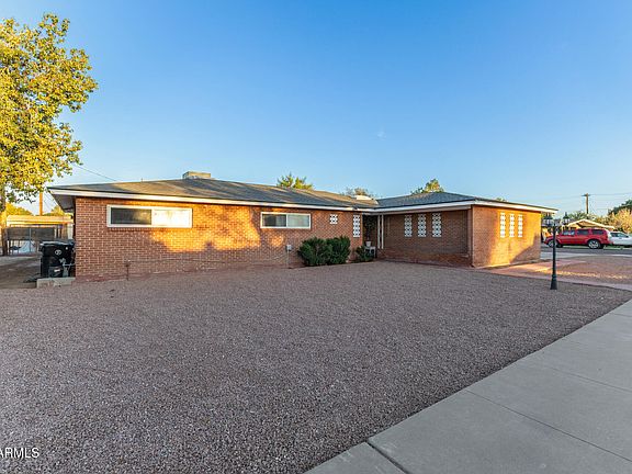 3rd image of 834 E VINE Avenue