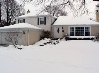 403 S Royal Ct, Palatine, IL 60067