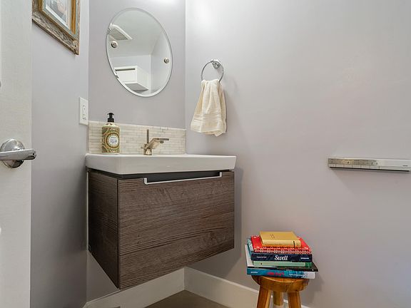 5th image of 723 Westmount Dr APT 301