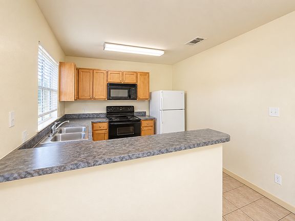 3rd image of 613 Bernard St APT 11