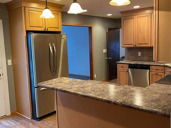4th image of 913 Acorn Ln