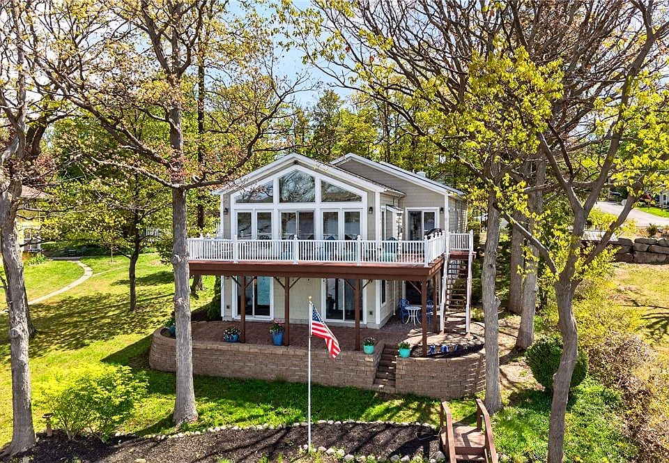 1st image of 4498 Lake Dr