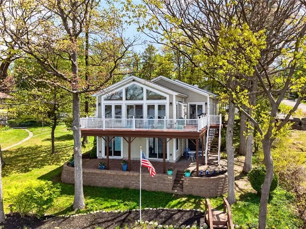 4498 Lake Dr, Canandaigua, NY 14424
