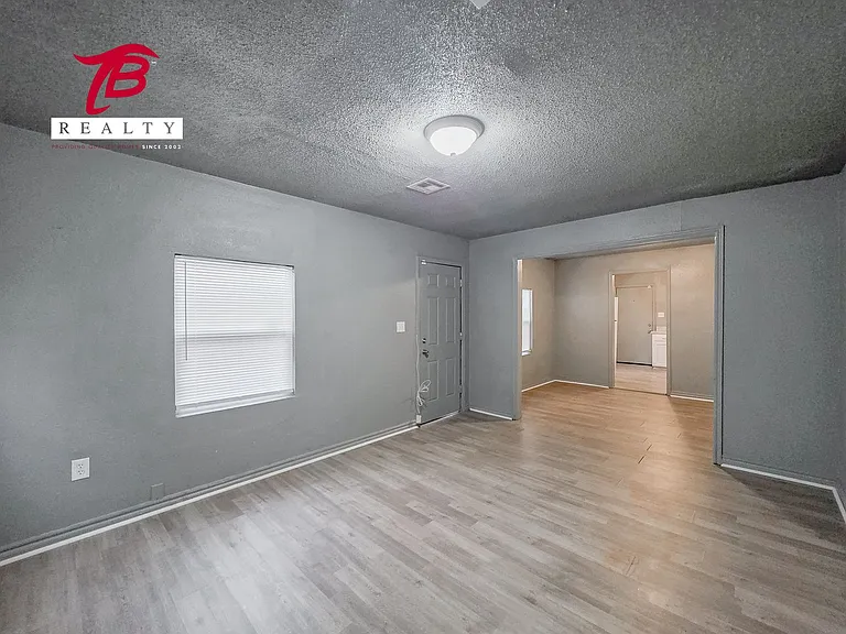 2320 NE 20th St — Photo 6