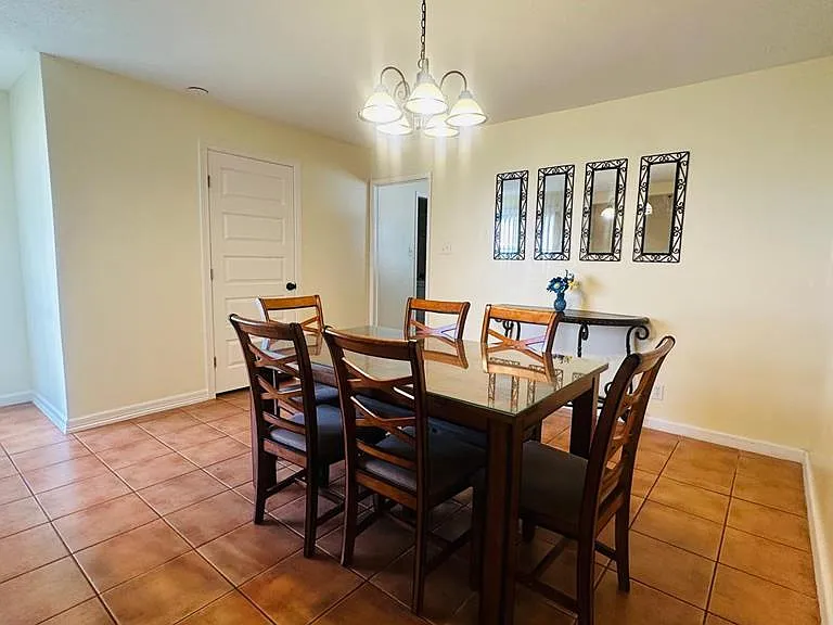 55 Alberta Dr — Photo 8