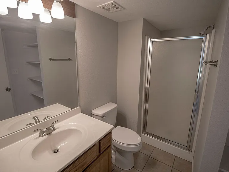 1405 Greensboro Dr — Photo 16