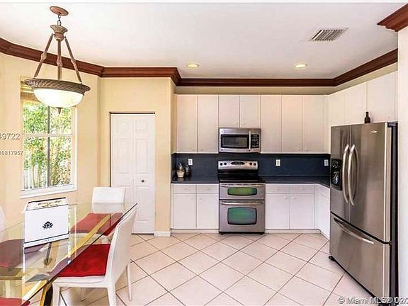4th image of 898 Sunflower Cir