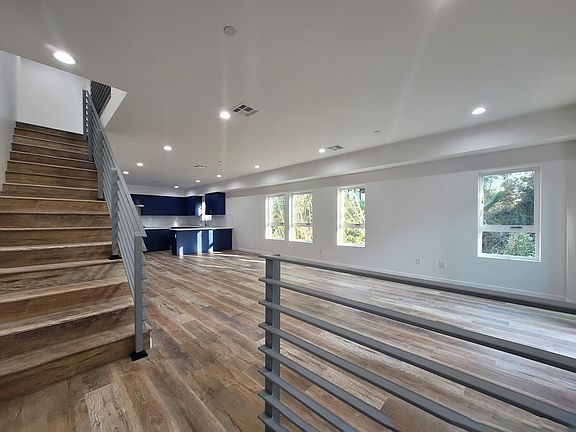 4th image of 702 Parkman Ave #700-1/2