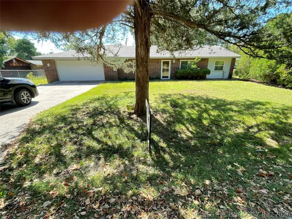 743 Lakeview Dr, Stigler, OK 74462