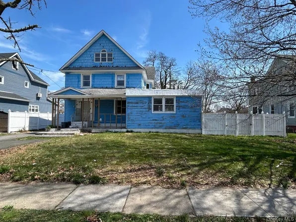 31 East Avenue, Freeport, NY 11520