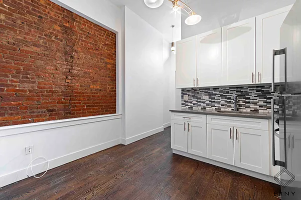 Rented by ERNY LLC | media 7