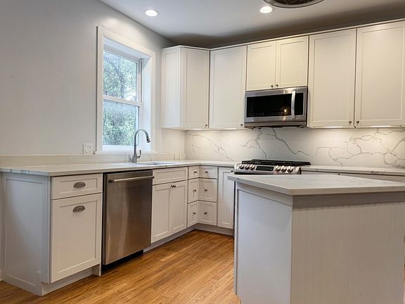 5th image of 1240 Wesley Ave