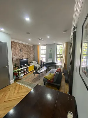 Rented by Aron Fried, LREB | media 9