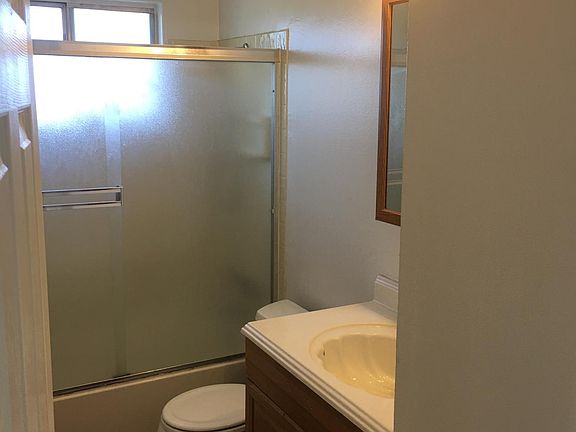 3rd image of 1977 Woodglen Ln APT 4