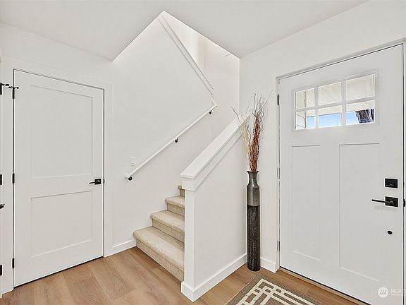 4th image of 15465 Elwha Terrace NE