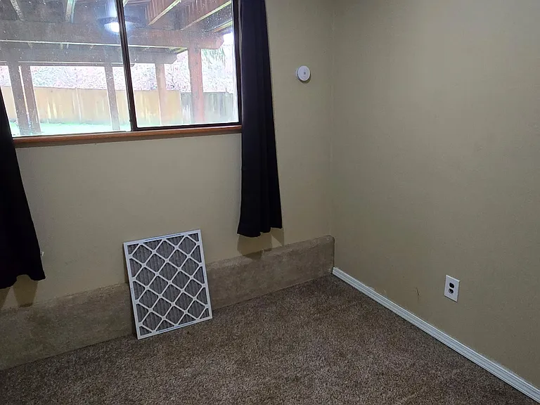 Room/office on lower level