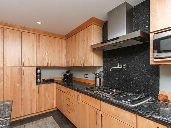 4th image of 19 Longmeadow Dr